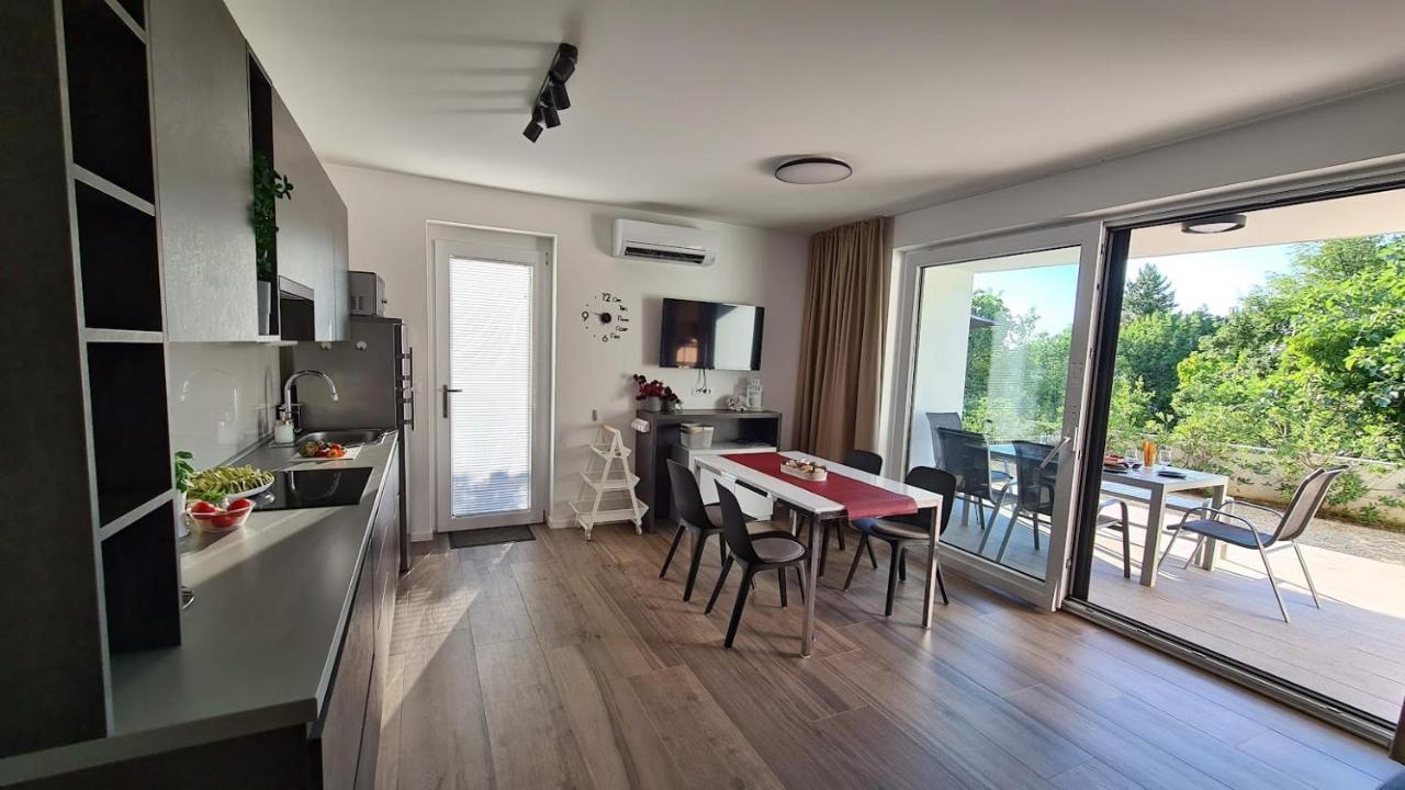 Vila Primorka Apartmani Oleander 실로 외부 사진