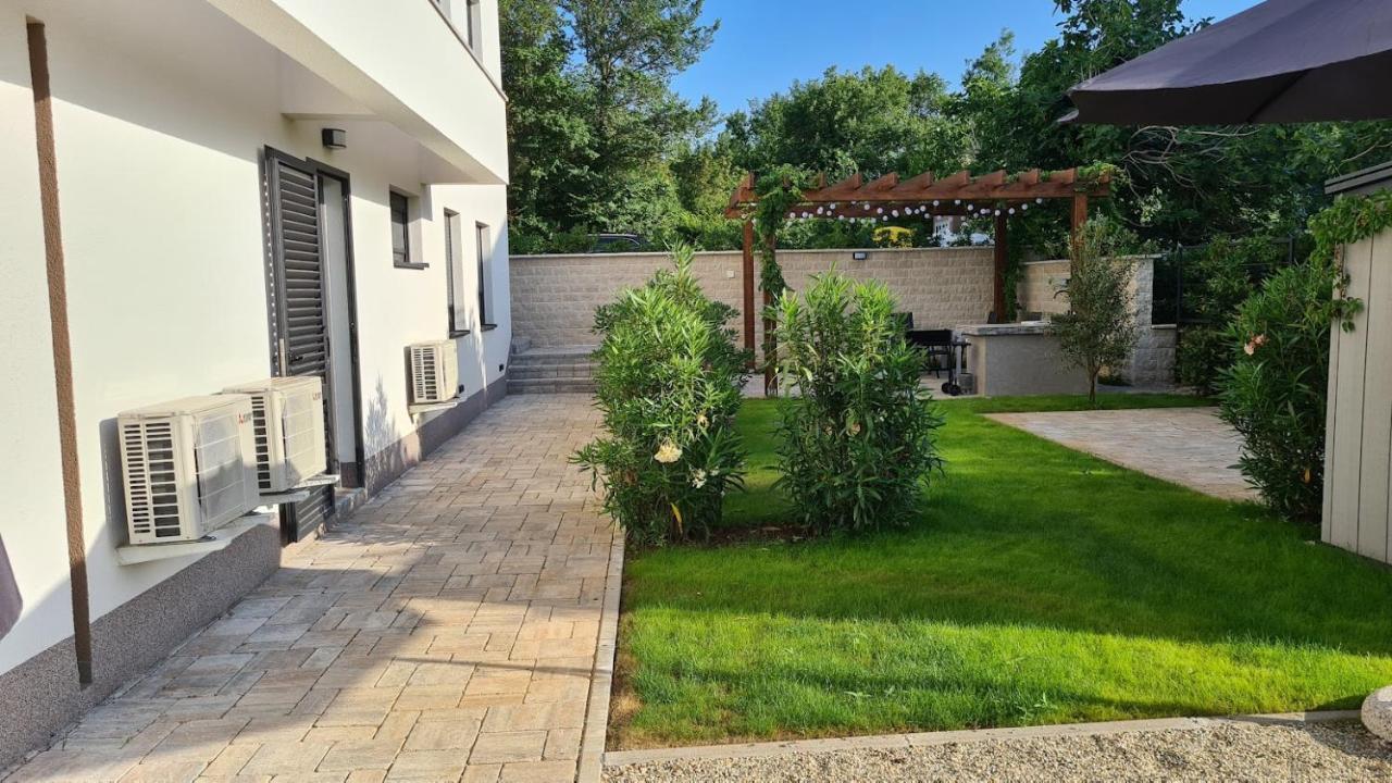 Vila Primorka Apartmani Oleander 실로 외부 사진